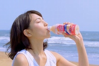 ヤクルトは27日から人気女優の川口春奈さんを起用した新テレビCMを放映する。