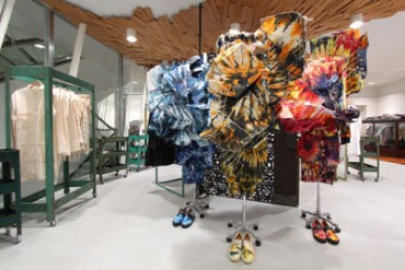 ドーバーギンザで注目の若手デザイナー、クレイグ グリーンのTシャツやシューズを展示・販売