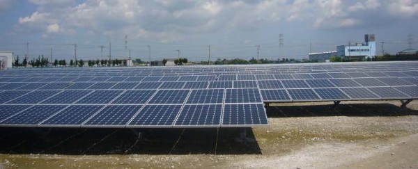 日本アジアグループ傘下のJAG国際エナジーが竣工式を行った茨城県稲敷郡河内町の太陽光発電所「河内ソーラーウェイ」