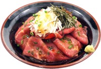 「伝説のすた丼屋」×「300 ～帝国の進撃～」タイアップ商品の『ローストビーフ丼』