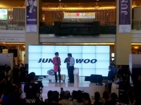 俳優チョン・イルが出席したインドネシアでのイベントに大勢の人々が集まり、チョン・イルの韓流スターとしての威厳を立証した。写真=STARKエンターテインメント 俳優チョン・イルが出席したインドネシアでのイベントに大勢の人々が集まり、チョン・イルの韓流スターとしての威厳を立証した。写真=STARKエンターテインメント