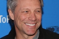 ジョン・ボン・ジョヴィの妻が救急搬送、料理中にケガ