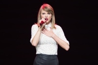 テイラー・スウィフト、一夜限りの来日公演で2万人が絶叫「ニッポン、ダイスキ！」