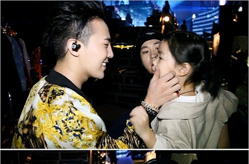 ジヨン(G-DRAGON)お兄ちゃんの前ではいつもはにかんでしまうハルちゃん(Epik HighのメンバーTABLOの娘)がジヨンの頬に「チュー」をプレゼントする姿が公開された。