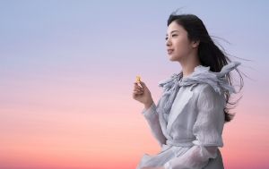 江崎グリコは、吉高由里子さんを起用した「チーザ」の新TVCM「チーザの妖精」篇を3日から放映している。 江崎グリコは、吉高由里子さんを起用した「チーザ」の新TVCM「チーザの妖精」篇を3日から放映している。