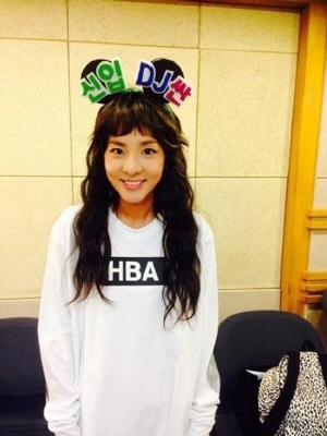 2NE1のサンダラ・パクがスペシャルDJを務めるKBS 2FM「ボリュームを上げて」にCLが友情出演した。写真＝YGエンターテインメント