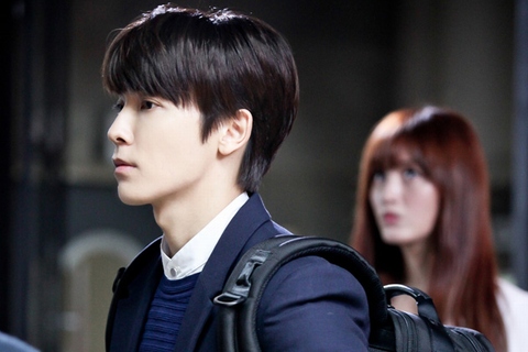 SUPER JUNIORドンヘが1日に放送されたOCN日曜ドラマ「神のクイズ4」第3話に初登場し、視聴者の注目を集めた。写真＝SMエンターテインメント