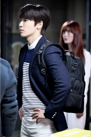 SUPER JUNIORドンヘが1日に放送されたOCN日曜ドラマ「神のクイズ4」第3話に初登場し、視聴者の注目を集めた。写真=SMエンターテインメント SUPER JUNIORドンヘが1日に放送されたOCN日曜ドラマ「神のクイズ4」第3話に初登場し、視聴者の注目を集めた。写真=SMエンターテインメント