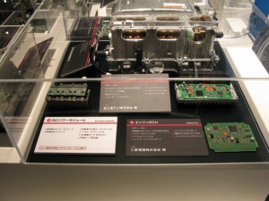 昨年10月、ロームがCEATECで展示したSiCパワー半導体を使った車載用ECU(PCU)の展示用サンプル。