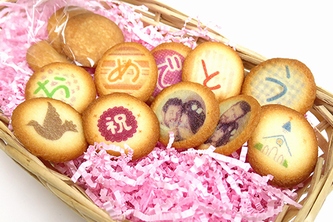 機能性インクの開発を手がけるSO-KEN（大阪府・箕面市）は、“食べられるインク”を食品に直接印刷できるダイレクトフードプリンタ「TP-101E」を開発した。