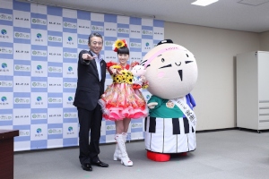 静岡県浜松市の魅力をPRする親善大使に「ももいろクローバーZ」の百田夏菜子さんが就任した。