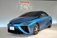 トヨタ自動車は、セダンタイプの新型燃料電池自動車（FCV）を2014年度内に販売すると発表した。