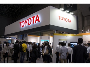 トヨタが、6月18日から20日まで東京ビッグサイトで開催した「スマートコミュニティJapan 2014」のトヨタブースで、新テレマティクスサービス「T-Connect(ティーコネクト)」を発表した。 トヨタが、6月18日から20日まで東京ビッグサイトで開催した「スマートコミュニティJapan 2014」のトヨタブースで、新テレマティクスサービス「T-Connect(ティーコネクト)」を発表した。