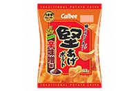 堅い食感が人気のカルビー「堅あげポテト」シリーズから、夏のホットな新フレーバー『堅あげポテト 辛味噌味』が期間限定で登場する。