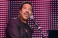 ライオネル・リッチー　【BETアワード】で功労賞授与