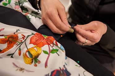 GUCCIのクラフトマンシップを体現、レザー職人が技術を披露 - 銀座で開催