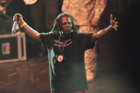 フレイヴァー・フレイヴ 花火騒ぎで近隣トラブル、警察から出頭要請も