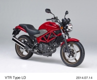 ホンダが一部改良して18日に発売する250ccのロードスポーツモデル「VTR Type LD」 (マグナレッド)