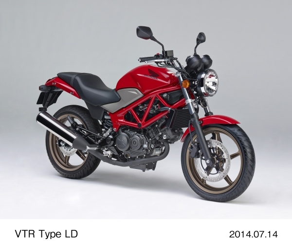 ホンダが一部改良して18日に発売する250ccのロードスポーツモデル「VTR Type LD」 (マグナレッド)