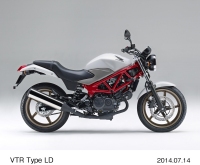 ホンダが一部改良して18日に発売する250ccのロードスポーツモデル「VTR Type LD」 (パールサンビームホワイト)