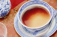 中国ラーメン揚州商人は皇帝のデザート「プーアルパンナコッタ」を5店舗限定で新発売する。