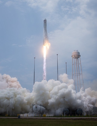アンタレスロケット、シグナス補給船の打ち上げに成功　ISSへの補給物資を搭載（Image credit: NASA）