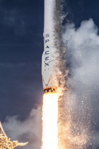 ファルコン9ロケット、通信衛星OG2 6機の打ち上げに成功　着水試験も実施（Image credit: SpaceX）