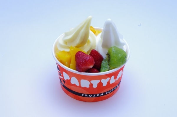 セルフスタイルのフローズンヨーグルト専門店、パーティーランドは「夏のヴィーナスフェア」として「マンゴー」「パッションフルーツ」「シークワーサー」の3種類を期間限定で販売する。