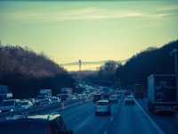 昨年12月に発足した第3次メルケル政権は連立協定に「対日友好はドイツ外交の支柱」と明記。メルケル首相は今年4月、ベルリンを訪れた安倍晋三首相に来年の訪日を約束した。しかし、実現したとしても08年の洞爺湖サミット以来で実に7年ぶりだ。