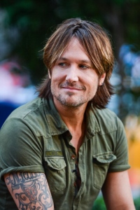 キース・アーバンの公演で6つの街から救急車が出動する騒ぎ