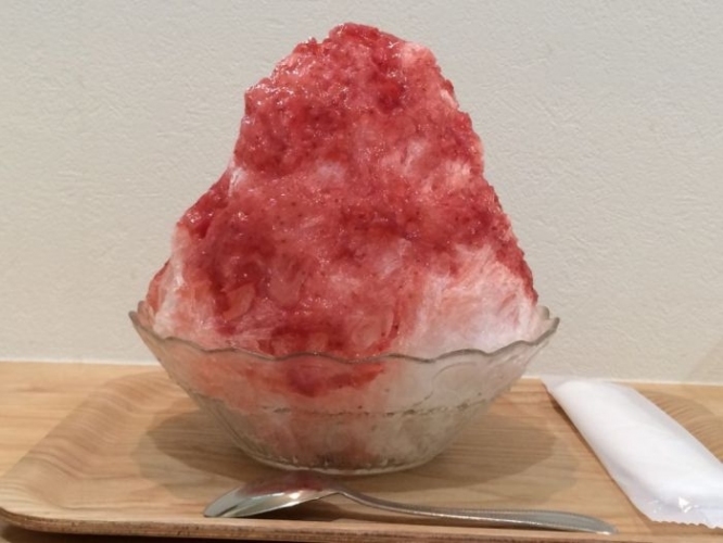 巣鴨の「カキ氷工房雪菓」は、夏休み限定で学割を行なう。
