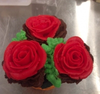 うさぎシュークリームで人気の店舗「ニコラシャール」は、「フラワーカップケーキ」を8月9日に新発売する。 うさぎシュークリームで人気の店舗「ニコラシャール」は、「フラワーカップケーキ」を8月9日に新発売する。