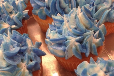 うさぎシュークリームで人気の店舗「ニコラシャール」は、「フラワーカップケーキ」を8月9日に新発売する。