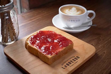 食パン専門店×コーヒースタンド「レブレッソ」が、大阪にオープン