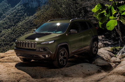 新型「Jeep Cherokee」のオフロード仕様に注力したグレード「Trailhawk」をベースにした限定モデル「Jeep Cherokee Warrior」