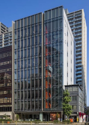 三菱地所が東京都港区芝4丁目で開発していた「田町フロントビル」7月31日に竣工した。 三菱地所が東京都港区芝4丁目で開発していた「田町フロントビル」7月31日に竣工した。