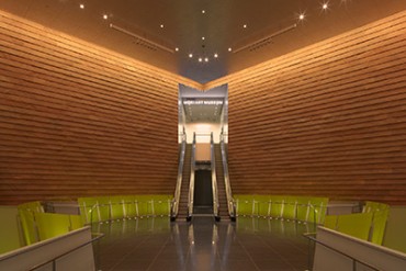 森美術館が2015年1月より施設改修のため休館、同年4月にリニューアルオープン