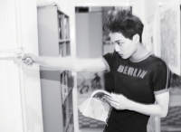 EXOがドイツで過ごした特別な時間を切り取った写真集『DIE JUNGS』が今月18日に発売される。写真＝SMエンターテインメント