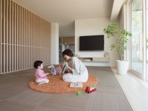 トヨタホームは、アップリカブランドを展開するアップリカ・チルドレンズプロダクツと共同で開発した家「Smilism（スマイリズム）」を9月6日に発売する。