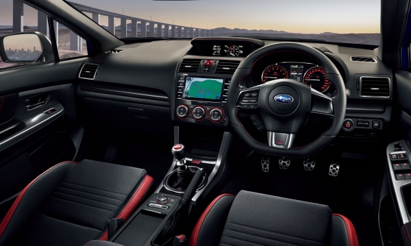 富士重工業が25日発売した新型「WRX STI」（写真提供：富士重工業）