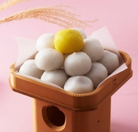 シャトレーゼが期間限定で販売する十五夜のお月見をイメージした洋菓子と和菓子 シャトレーゼが期間限定で販売する十五夜のお月見をイメージした洋菓子と和菓子