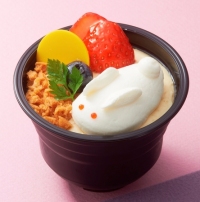 シャトレーゼが期間限定で販売する十五夜のお月見をイメージした洋菓子と和菓子 シャトレーゼが期間限定で販売する十五夜のお月見をイメージした洋菓子と和菓子