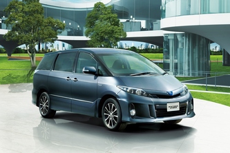 トヨタは、エスティマ、エスティマハイブリッドを一部改良し、特別仕様車「VERY Edition」を新設定して発売した。写真は、エスティマ ハイブリッド アエラス “レザーパッケージ” (7人乗り) (グレイッシュブルーマイカメタリック)