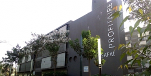 三菱電機は、インドのグジャラード州でFA機器製品のサービス業務を手掛ける「インド・アーメダバードFAセンター」を設立し、9月5日に業務を開始する。写真は同センターが入居するビル(三菱電機の発表資料より) 三菱電機は、インドのグジャラード州でFA機器製品のサービス業務を手掛ける「インド・アーメダバードFAセンター」を設立し、9月5日に業務を開始する。写真は同センターが入居するビル(三菱電機の発表資料より)