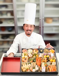 料理人・林裕人シェフ監修の『スーパー超特大おせち(横102cm×縦65cm)』のプレゼントキャンペーンが実施される。