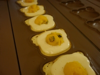 ロッテは、同社の人気商品『コアラのマーチ』の顔形の今川焼き『コアラのマーチ焼 北海道かぼちゃ』を9月8日に新発売する。