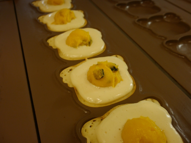 ロッテは、同社の人気商品『コアラのマーチ』の顔形の今川焼き『コアラのマーチ焼 北海道かぼちゃ』を9月8日に新発売する。