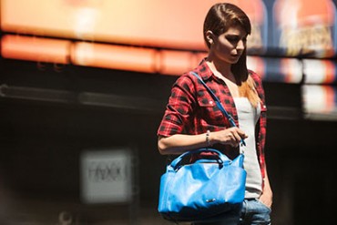 フライターグから、女性向け新作バッグ「R120 AUSTEN」発売