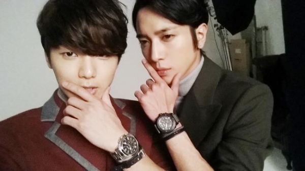 CNBLUEのカン・ミンヒョクが、チョン・ヨンファとのツーショット写真を公開した。写真＝カン・ミンヒョクのツイッター