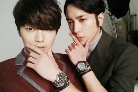 CNBLUEのカン・ミンヒョクが、チョン・ヨンファとのツーショット写真を公開した。写真＝カン・ミンヒョクのツイッター